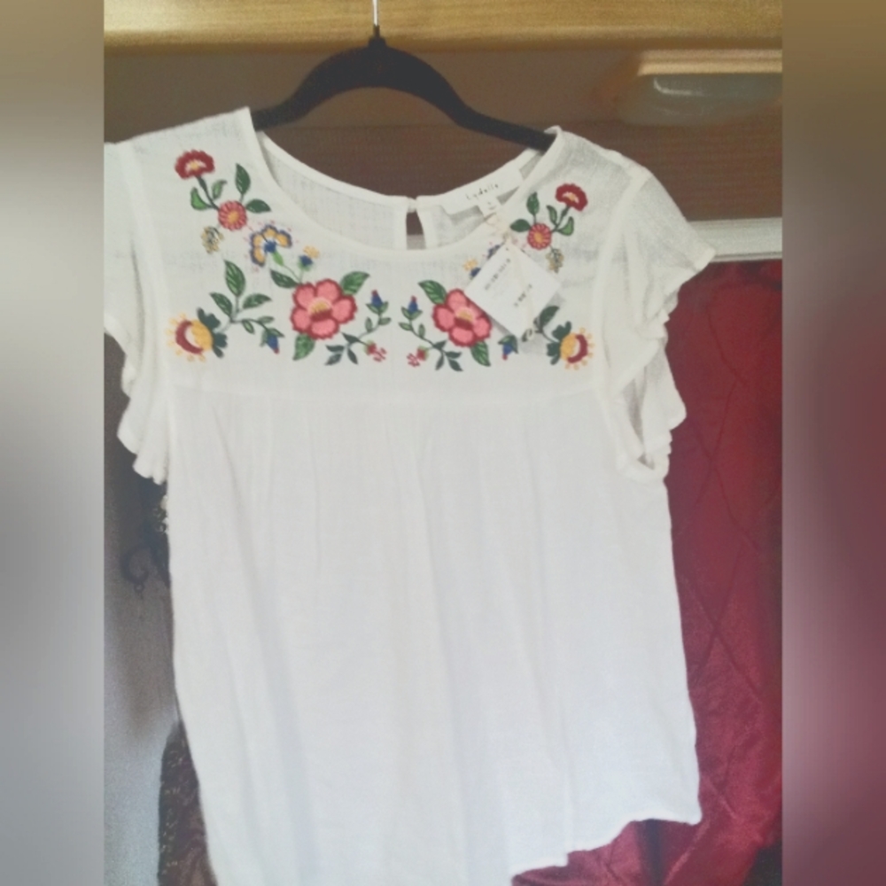 Lydelle floral cute shirt